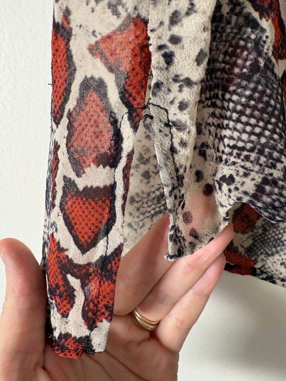 Laila Savannah 100% Silk Tank S Red Snakeskin Button Up V Neck Mandarin Blouse - Picture 5 of 8